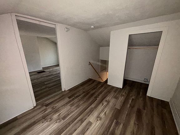 2nd image of 411 S Oak St