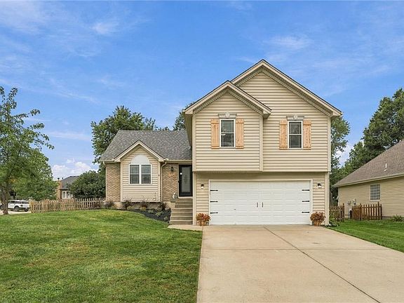 2nd image of 1104 Regency Dr