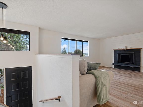 4th image of 5521 Fern Avenue NE