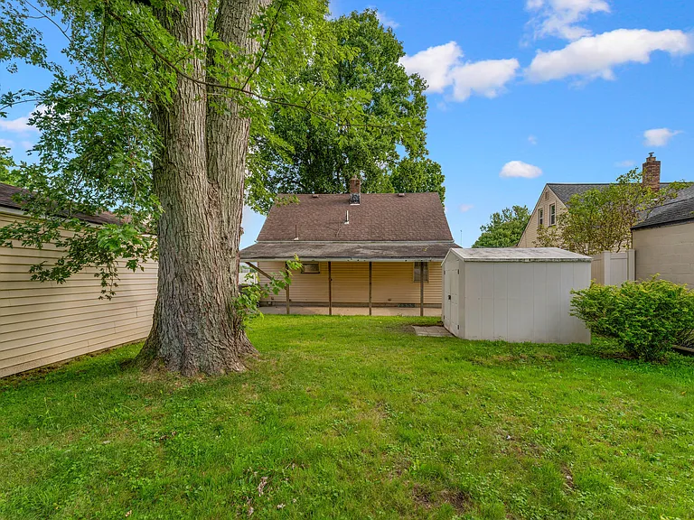 1539 Weston Ave — Photo 5