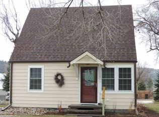 447 S 15th St, Hot Springs, SD 57747