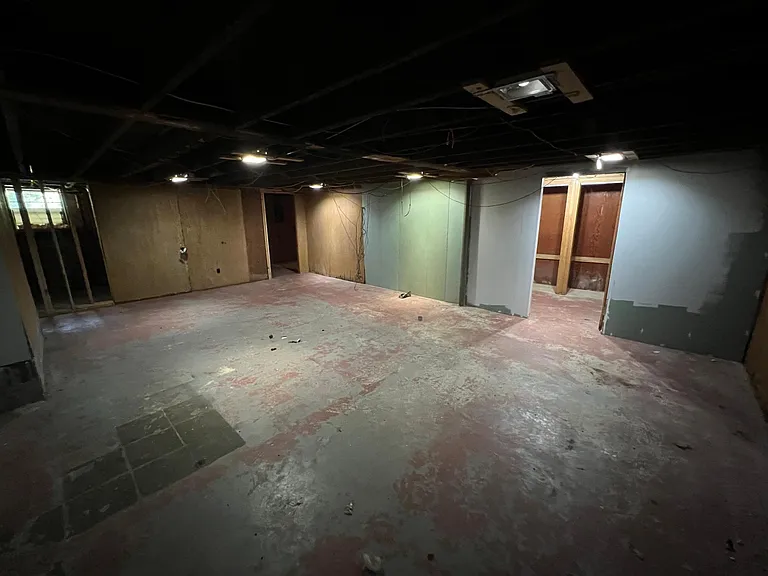 Unfinished, large basement