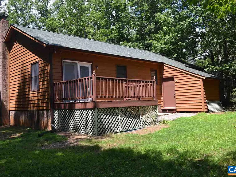 15 Englewood Dr — Photo 2