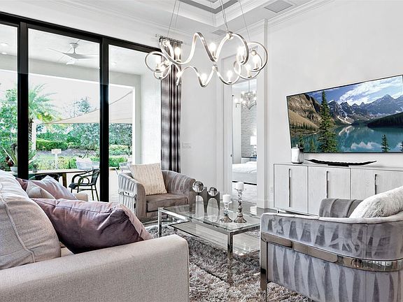 5th image of 1911 SE Royale Preserve Way