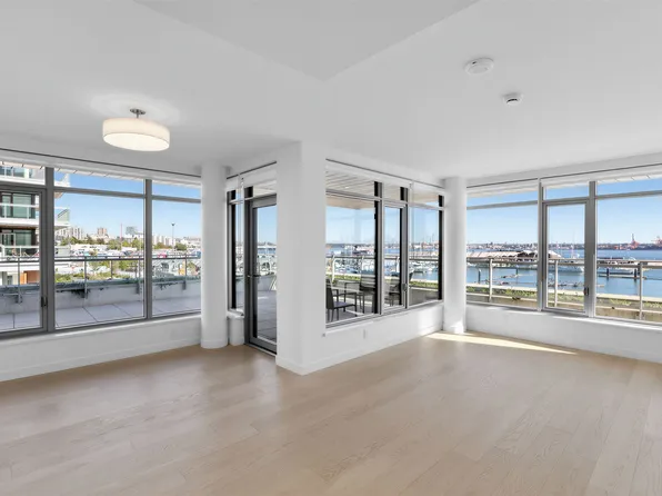 785 Harbour Ave #308, North Vancouver, BC V7J 2E9