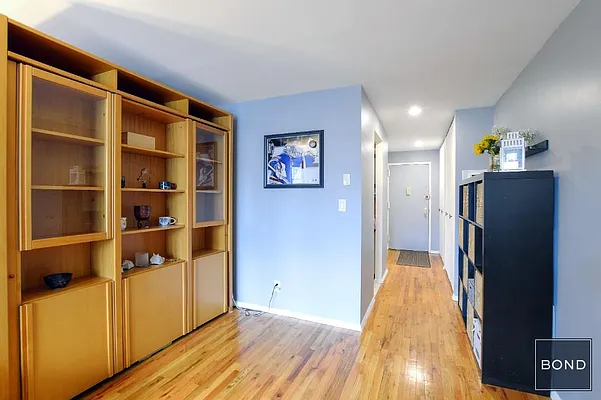 Rented by Bond New York | media 13