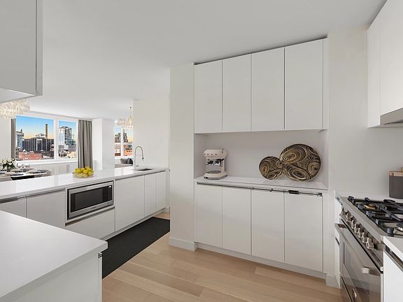 4th image of 301 W 53rd St #20CD