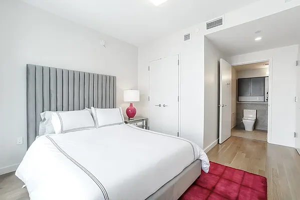 Rented by Bond New York | media 35