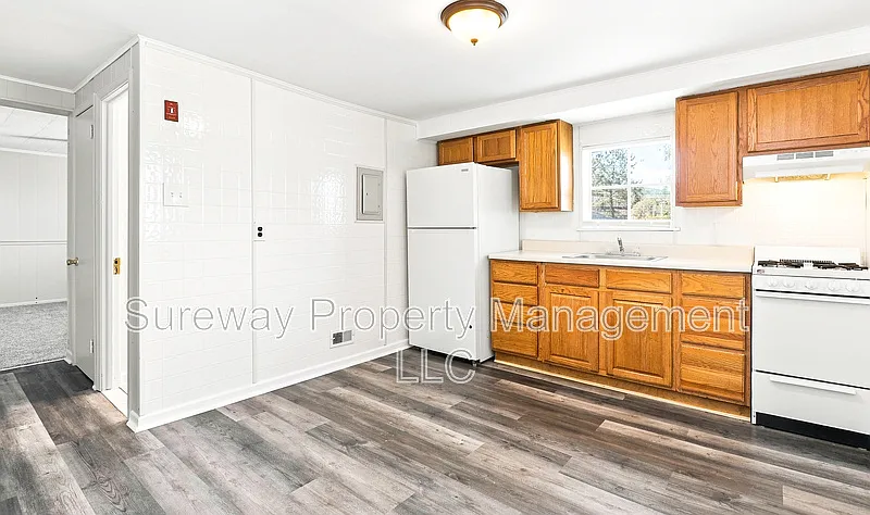 2 bed, 1.0 bath, $1,300 — Photo 4