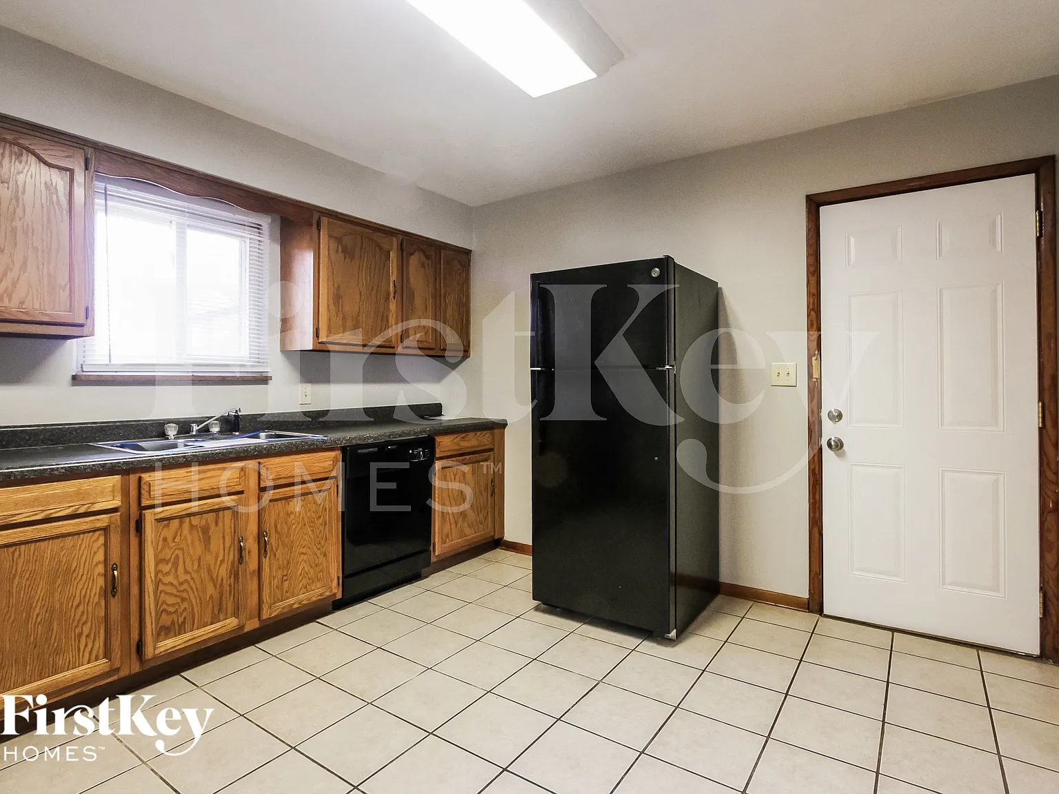 3 bed, 1.0 bath, 2012 sqft, $1,365 — Photo 4