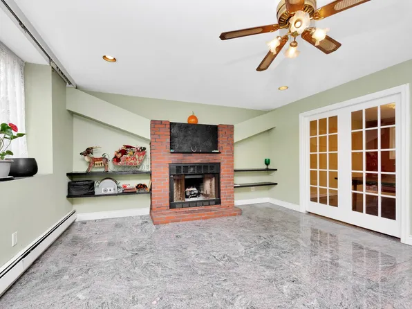 80-04 Cowles Court image 4 of 29