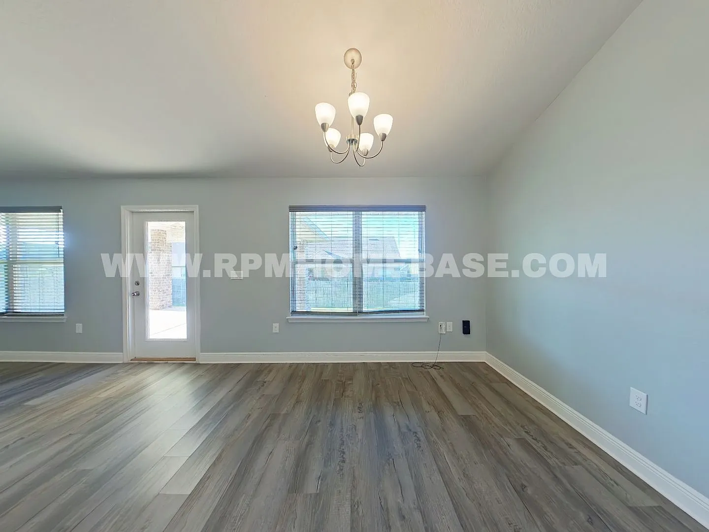 Modern and Spacious Craftsman Style 4 Bed, 2 Bath Home in North Crestview! — Photo 3