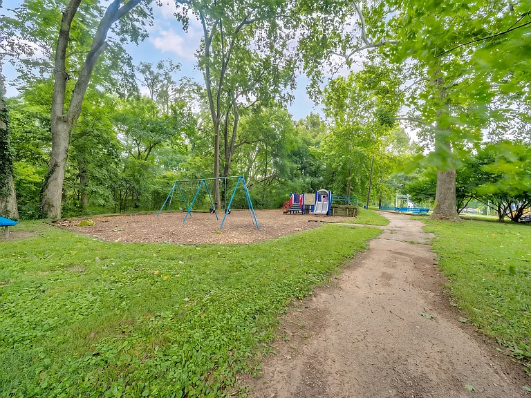 2344 N Capitol Ave — Photo 28