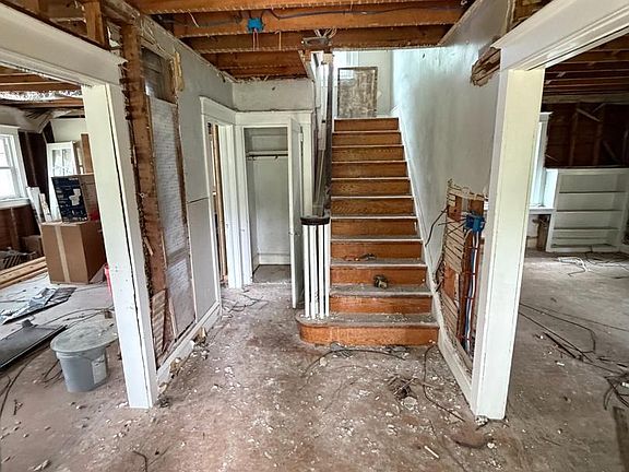 5th image of 833 Morgan Ave