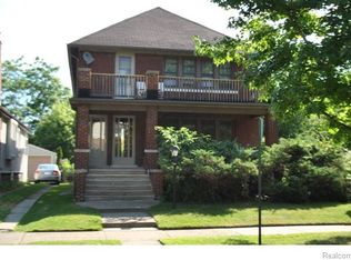 1300-1302 Lakepointe St, Grosse Pointe Park, MI 48230