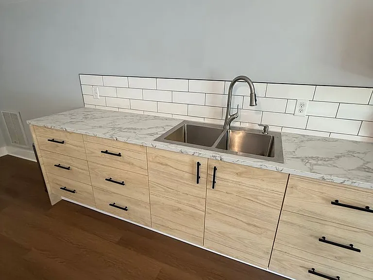 414 Center Ave — Photo 7