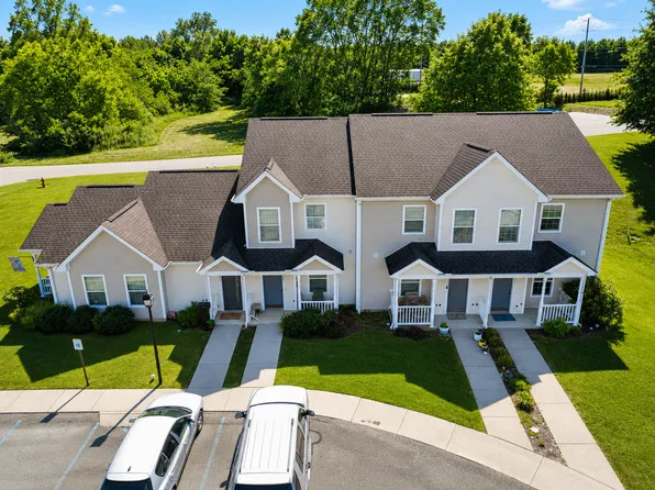 800 Alexis Ct, Mount Pleasant, PA 15666