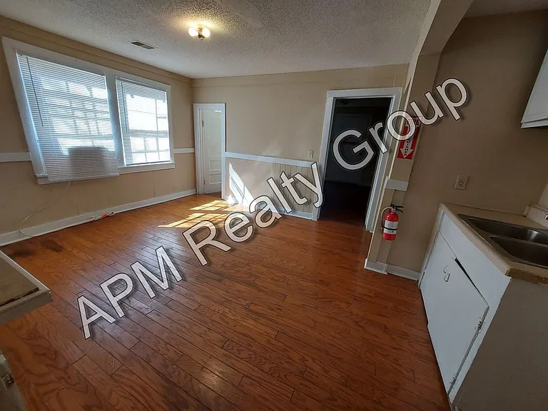 1221 King St — Photo 3