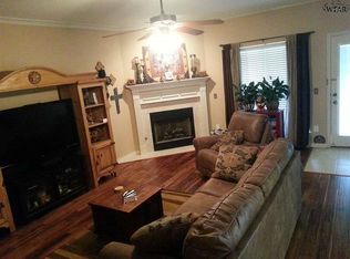 702 W Aldine Ct, Iowa Park, TX 76367