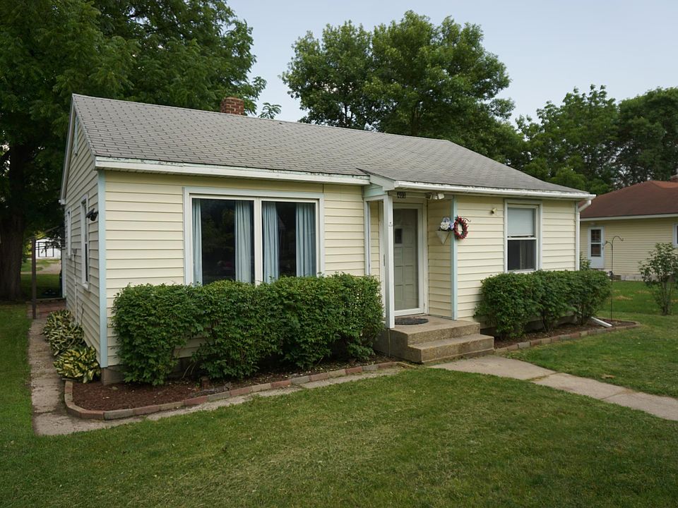 1st image of 403 3rd St S