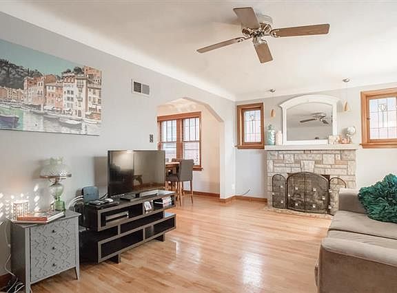 2nd image of 4072 Loughborough Ave