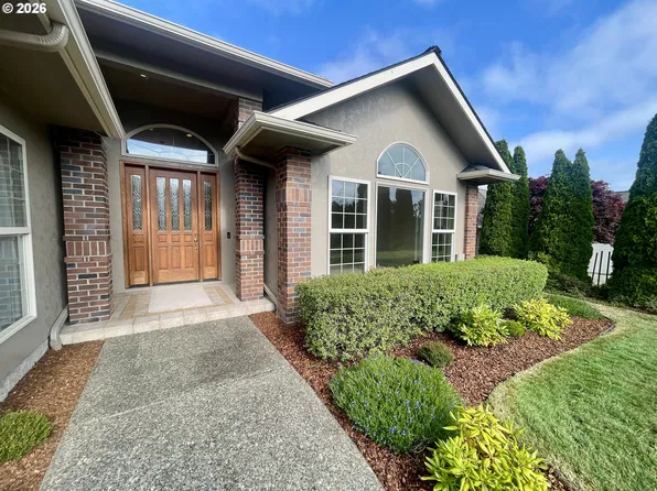 2180 Hayes St, North Bend, OR 97459