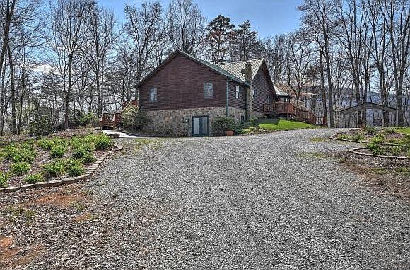 1st image of 131 Marguerite Ln