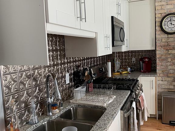 5th image of 952 26th Ave NE #2