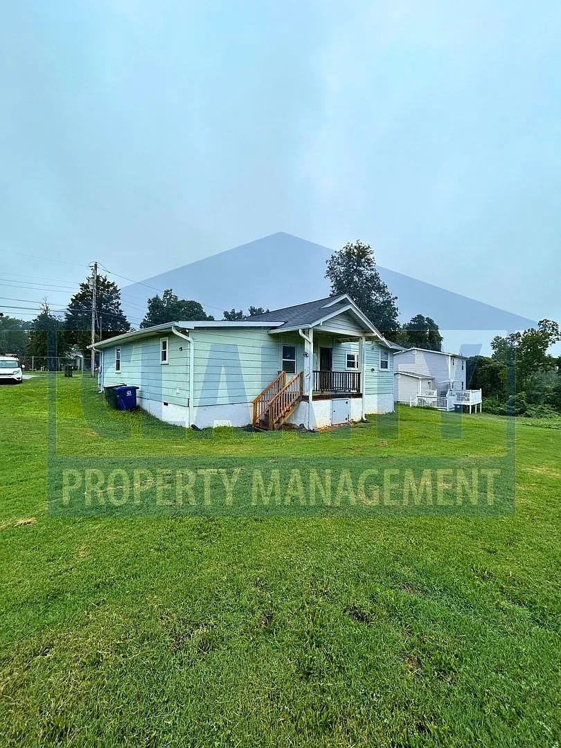 1/2 Off 1st Month's Rent — Photo 4