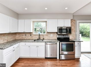 10149 Yorktown Dr, Great Falls, VA