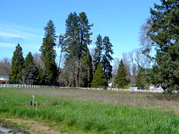 5 Gerald Pl, Grants Pass, OR 97527