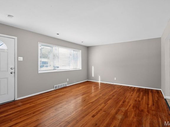 2nd image of 296 Meadowcrest Dr
