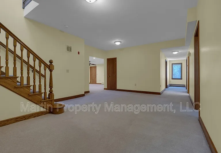 52 Rayburn Rd — Photo 20