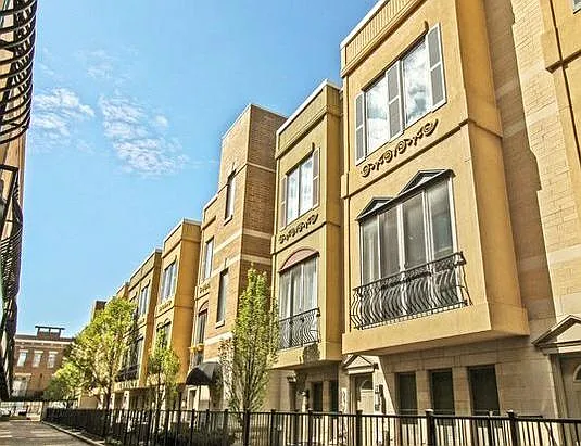 4 bed, 2450 sqft, $5,700 — Photo 2
