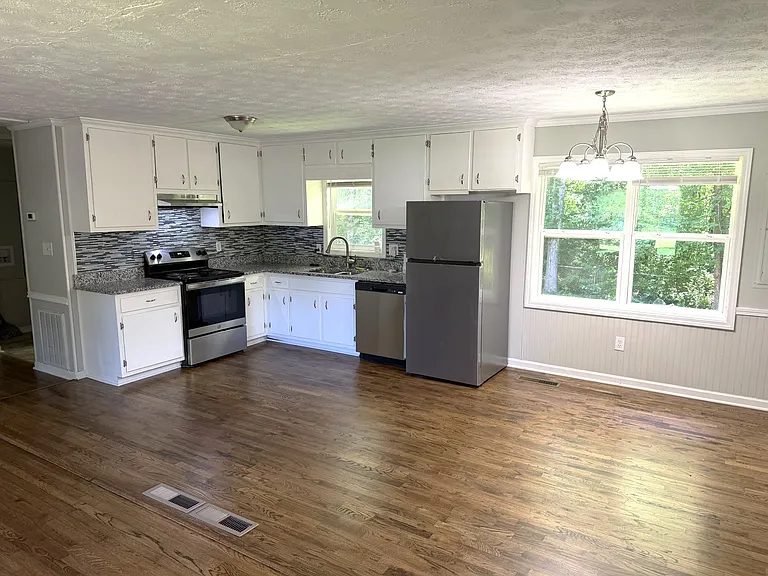 35 Lindsey Rd NW — Photo 2