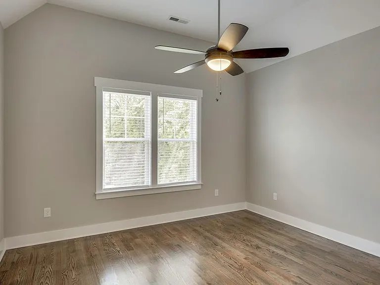 1112 Walsh St #B — Photo 24
