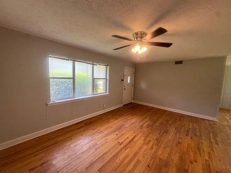 3607 S Georgetown Dr — Photo 3