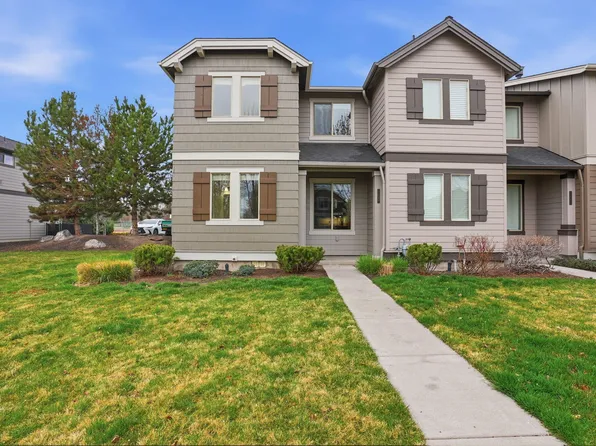 3249 SW 28th St, Redmond, OR 97756