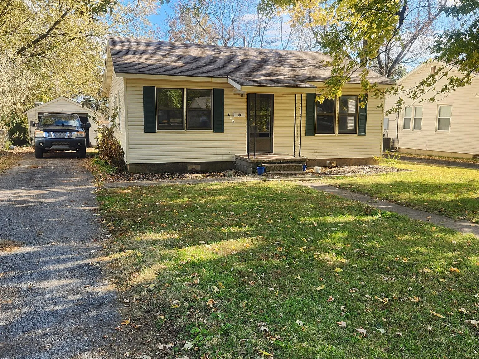 2 bed, 855 sqft, $750 — Photo 1
