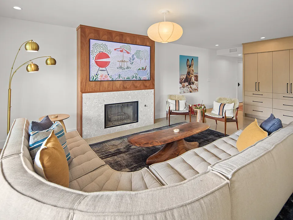 857 F Ave
