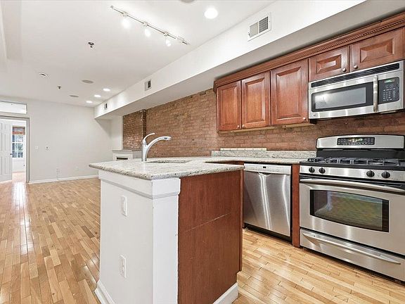 5th image of 221 Willow Ave APT 3R