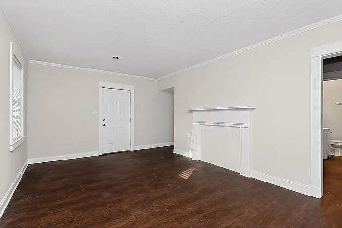 420 Plymouth Ave — Photo 6