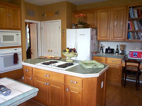 Large Gourmet Kitchen