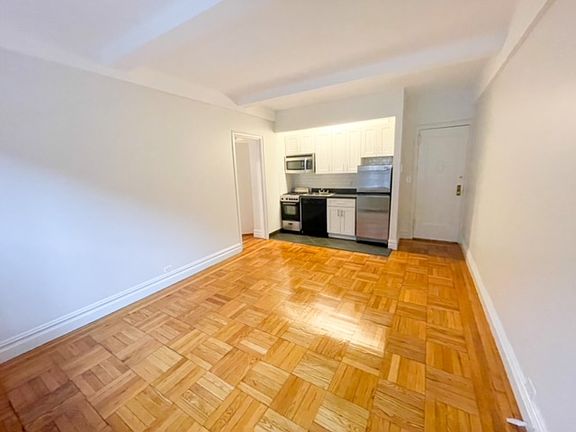 3rd image of 215 W 83rd St APT 3D