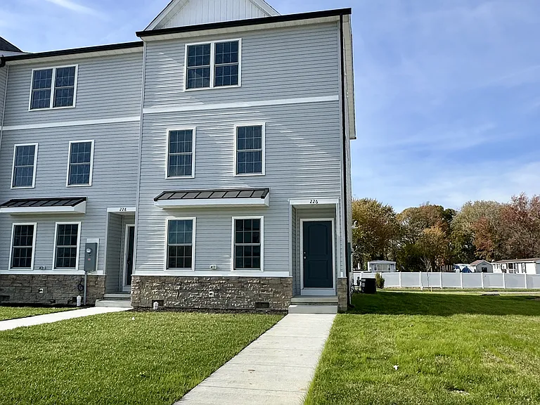 226 Rojan Rd — Photo 30
