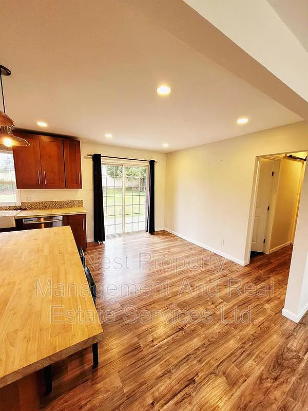 3 bed, 1.0 bath, $2,895 — Photo 4