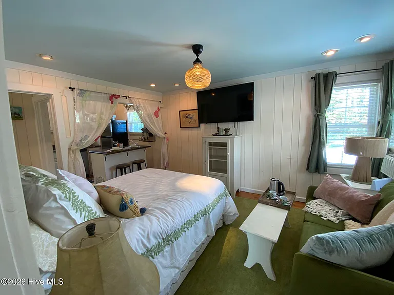 837 Main St #B — Photo 9