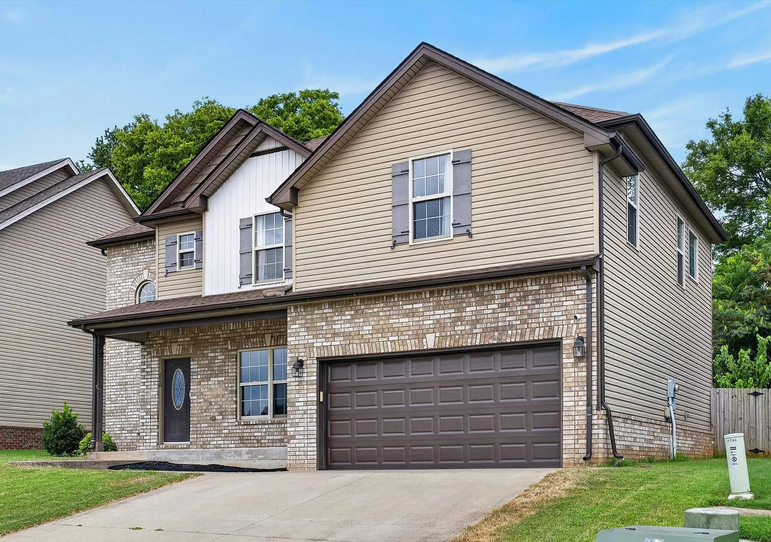 4 Bedroom 3 Bath Home With Bonus Room For Rent! — Photo 2