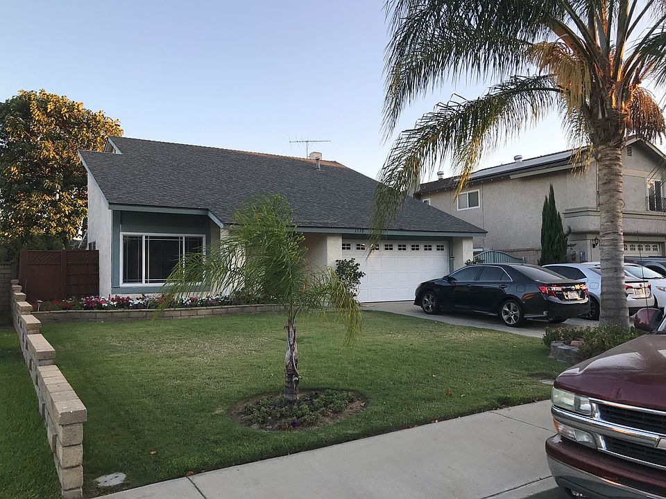 2nd image of 1538 E Bermuda Dunes St