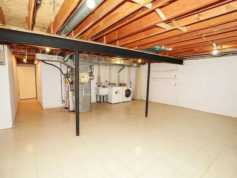 716 Eton Ct — Photo 31